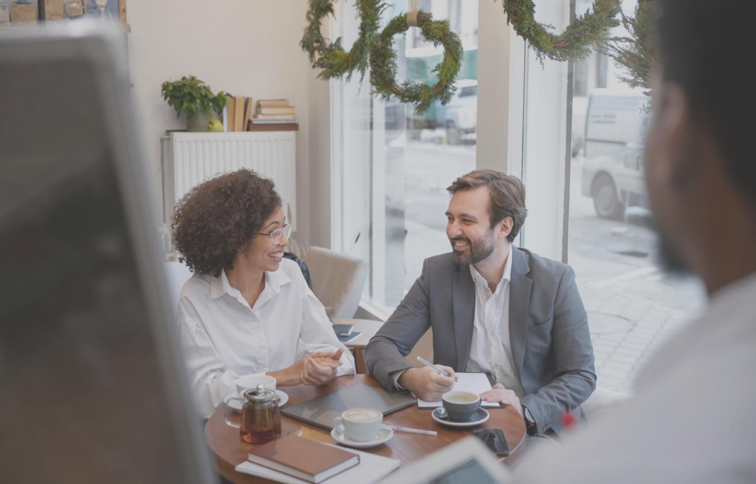 Notre équipe yorinerava travaillant ensemble sur des solutions financières personnalisées